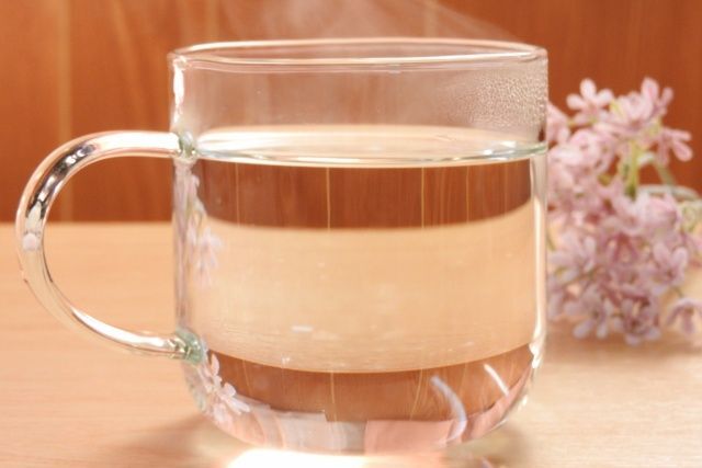【白湯特集】毎朝の「白湯」は美容&健康効果がハンパない!!正しい飲み方から「味」でわかる体調診断まで! | ラルーン